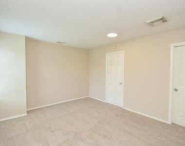 815 Darbydale Crossing Lane - Photo Thumbnail 31