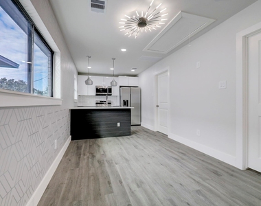 2403 Cleburne Street - Photo Thumbnail 19