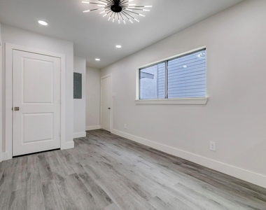 2403 Cleburne Street - Photo Thumbnail 4