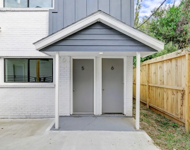 2403 Cleburne Street - Photo Thumbnail 2