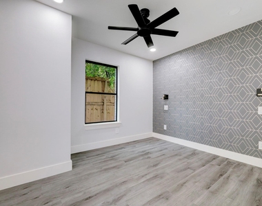 2403 Cleburne Street - Photo Thumbnail 13