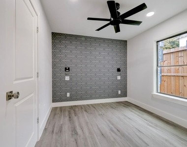 2403 Cleburne Street - Photo Thumbnail 16