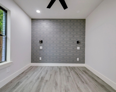 2403 Cleburne Street - Photo Thumbnail 14