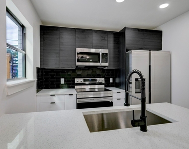 2403 Cleburne Street - Photo Thumbnail 9