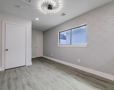 2403 Cleburne Street - Photo Thumbnail 18