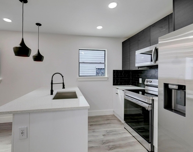 2403 Cleburne Street - Photo Thumbnail 10