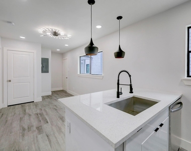 2403 Cleburne Street - Photo Thumbnail 11