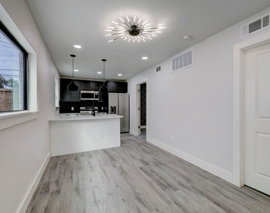 2403 Cleburne Street - Photo Thumbnail 5