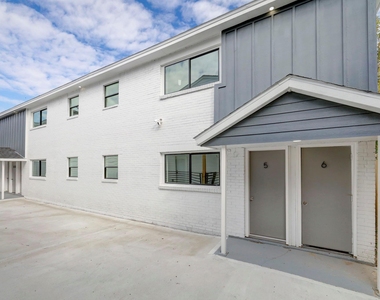 2403 Cleburne Street - Photo Thumbnail 3