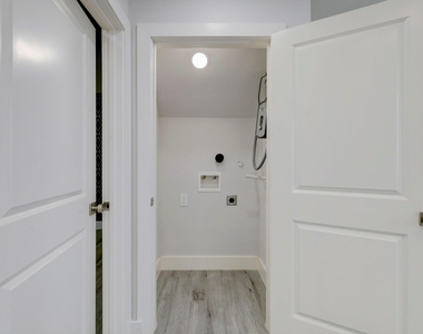 2403 Cleburne Street - Photo Thumbnail 12