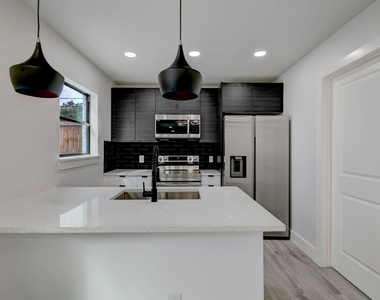 2403 Cleburne Street - Photo Thumbnail 8