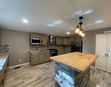 3406 E Bayou Drive E - Photo Thumbnail 17