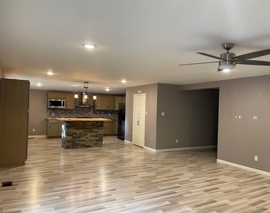 3406 E Bayou Drive E - Photo Thumbnail 14