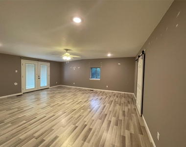 3406 E Bayou Drive E - Photo Thumbnail 6