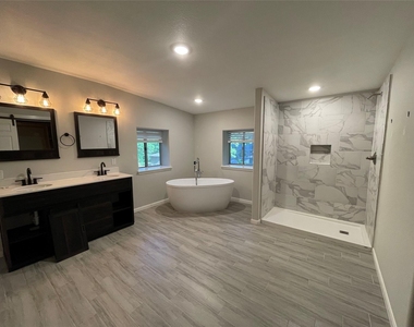 3406 E Bayou Drive E - Photo Thumbnail 8