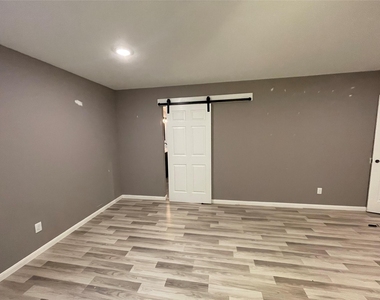 3406 E Bayou Drive E - Photo Thumbnail 7