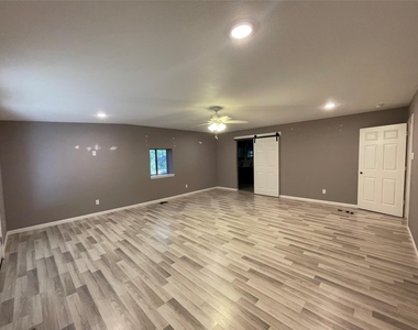 3406 E Bayou Drive E - Photo Thumbnail 5