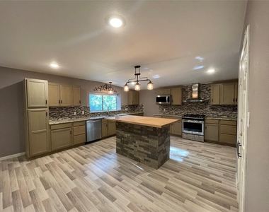 3406 E Bayou Drive E - Photo Thumbnail 15