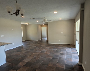 1513 Serpentine Drive - Photo Thumbnail 4