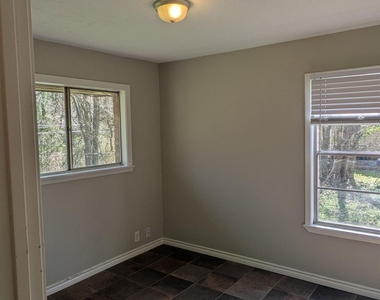 1513 Serpentine Drive - Photo Thumbnail 7