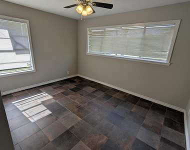 1513 Serpentine Drive - Photo Thumbnail 8