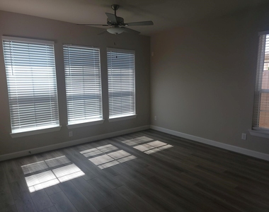 944 Tillman Lane - Photo Thumbnail 5
