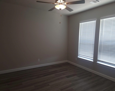 944 Tillman Lane - Photo Thumbnail 7