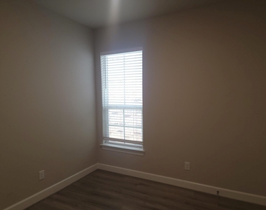 944 Tillman Lane - Photo Thumbnail 10