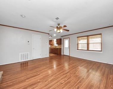 1110 E Brown Lane - Photo Thumbnail 28