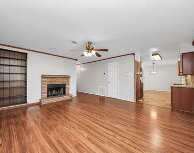 1110 E Brown Lane - Photo Thumbnail 19