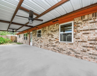 1110 E Brown Lane - Photo Thumbnail 13