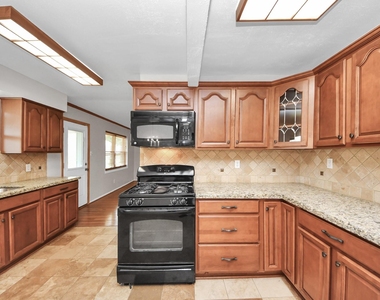 1110 E Brown Lane - Photo Thumbnail 25