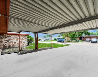 1110 E Brown Lane - Photo Thumbnail 7
