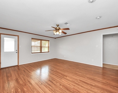 1110 E Brown Lane - Photo Thumbnail 17