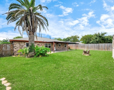 1110 E Brown Lane - Photo Thumbnail 11