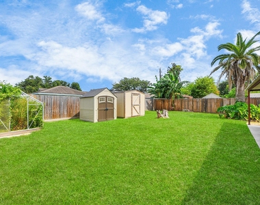 1110 E Brown Lane - Photo Thumbnail 9