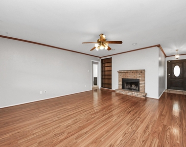 1110 E Brown Lane - Photo Thumbnail 18