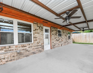 1110 E Brown Lane - Photo Thumbnail 12