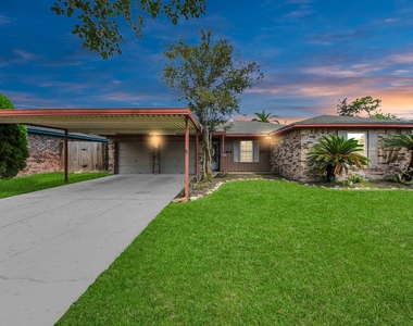 1110 E Brown Lane - Photo Thumbnail 2