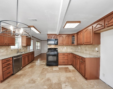 1110 E Brown Lane - Photo Thumbnail 27