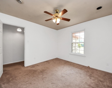 1110 E Brown Lane - Photo Thumbnail 30