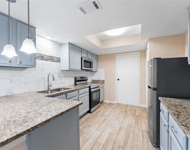 4929 Meadow Place Drive - Photo Thumbnail 8