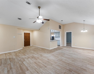 4929 Meadow Place Drive - Photo Thumbnail 10