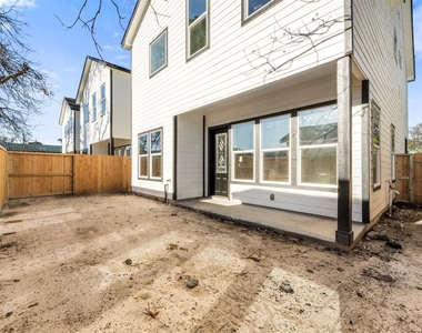 1304 Duff Lane - Photo Thumbnail 28