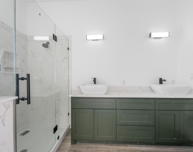 1304 Duff Lane - Photo Thumbnail 22