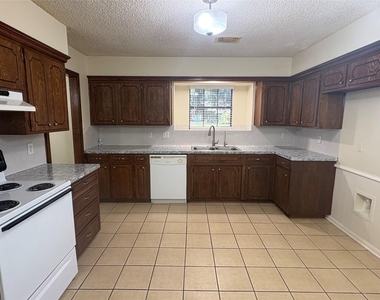 118 Spanish Moss Lane - Photo Thumbnail 6
