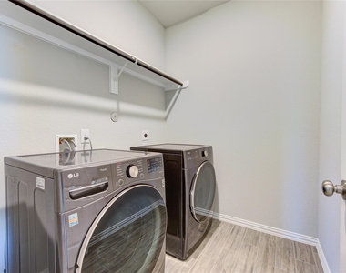 31326 Conover Drive - Photo Thumbnail 16