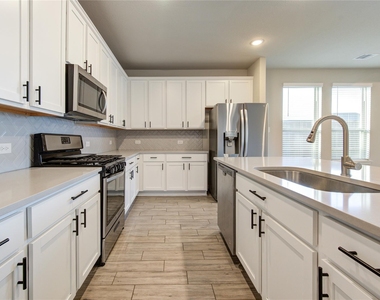 31326 Conover Drive - Photo Thumbnail 5