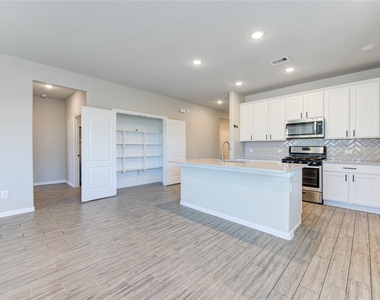 31326 Conover Drive - Photo Thumbnail 4
