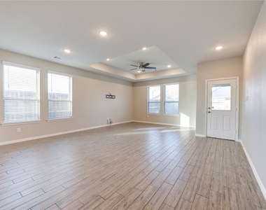 31326 Conover Drive - Photo Thumbnail 7